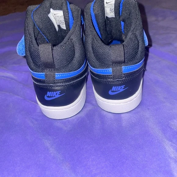 Nike Kids Black and Blue Sneakers - Picture 5 of 5